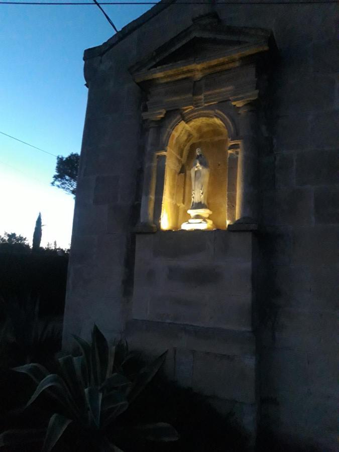 Mas De La Chapelle Sainte-Elisabeth Villa Tarascon Dış mekan fotoğraf